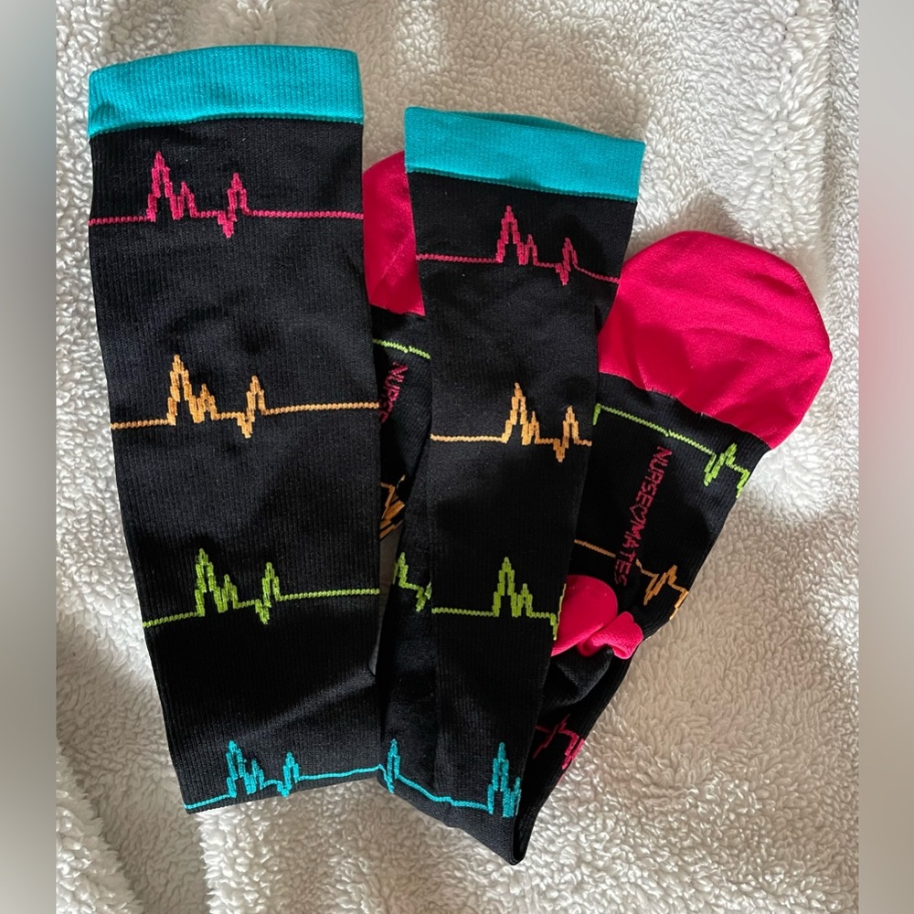 NURSEMATES COMPRESSION  SOCKS- heartbeat pattern